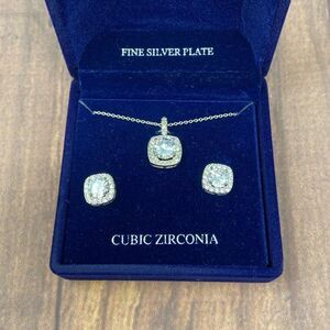 MACY’S CUBIC ZIRCONIA SILVER NECKLACE AND STUD EARRINGS SET K961